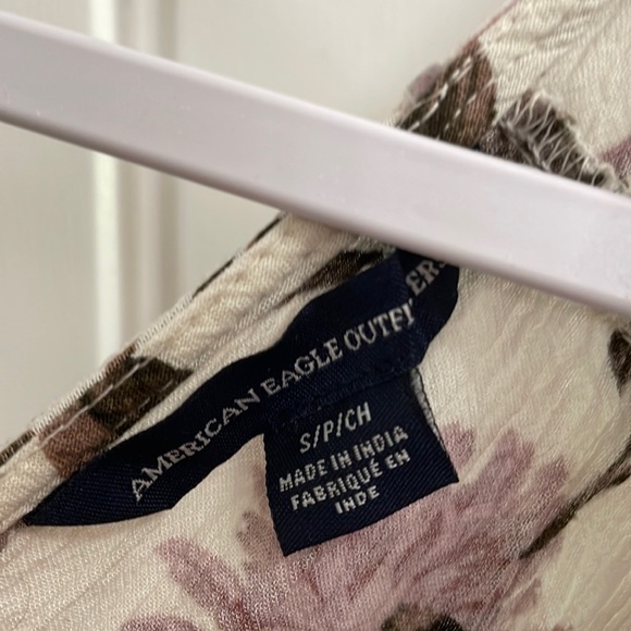 American Eagle flower top. S - Picture 4 of 7